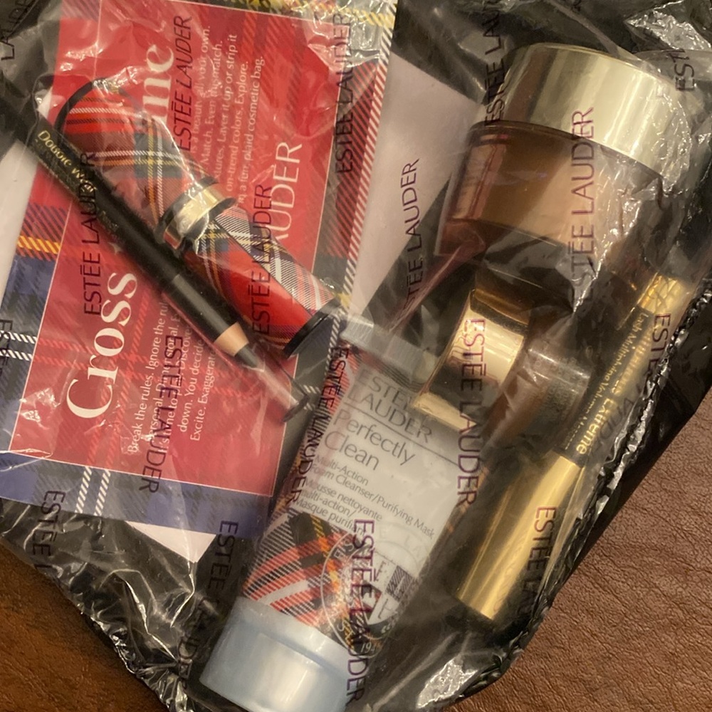 HP🔥• Estée Lauder “Crossed the Line” Gift Set • NWT - Picture 7 of 8